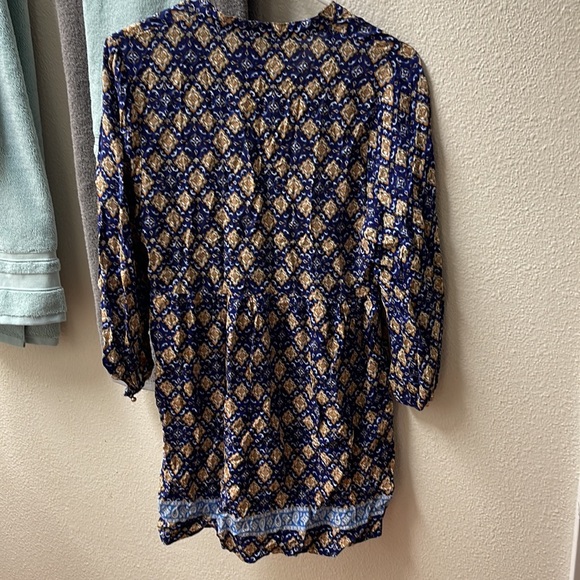 This is a forever 21 dress its very nice meant for a small physique, gently worn - Picture 3 of 3